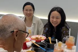 和小凤老爹一起去吃土豆粉 #记录真实生活 #我的生活日记 #日常vlog视频封面