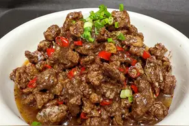 26年湘菜厨师教你湖南特色血鸭，做法简单味道好，看完你也会 湖南最有名气的鸭就是血鸭，看似复杂，也没有什么看相。其实做法很简单味道就更不用说了，#家常菜 #血鸭  #跟着抖音学做菜视频封面
