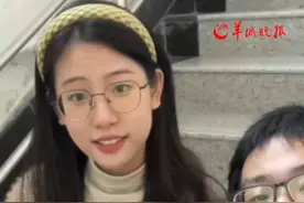 男生陪师范生女友练课学穿搭，用相机记录下女友五年来的变化，爱人如养花 ，他见证了她的绽放。视频封面