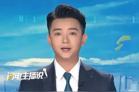 江西景德镇鸡排主理人当了文旅推广大使，当地城管成立专班维持现场秩序，还特地为他安排了新摊位。#鸡排哥 #景德镇