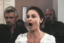 全程爆笑！几伙劫匪同时来抢一个银行，不料人质比劫匪还像劫匪！视频封面