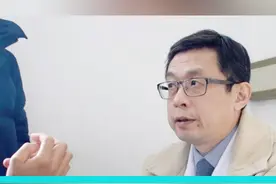 手抖 服药帕金森药物 效果明显  可能就是帕金森病 #帕金森 #特发性震颤 #手抖 #宣武医院张宇清医生 #硬核健康科普行动视频封面