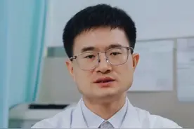 早上醒来双手发胀，五指握不紧，是什么原因呢？#健康科普#医学科普#健康 #手把手让你更健康视频封面