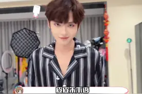 我们普通人哪儿受得了这诱惑啊！#抖音足球嘉年华 #抖音足球嘉年华广西站 #和皮皮朱一起跳胜利之舞视频封面