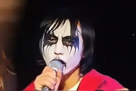 庞麦郎复出大获成功！演唱会从9人到一票难求，他是天才还是疯子视频封面