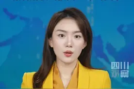 据周女士介绍，8月11日上午，她在打扫房间时，一阵风意外将她反锁在了卧室内，门锁出了问题无法打开，而她的手机放在了客厅。她咬破手指，在枕头上写下了“110 625”，从窗户丢了下去。幸运的是，8月12日下午，路过的外卖小哥发现了枕头报警，被困30余小时的她终于获救。视频封面