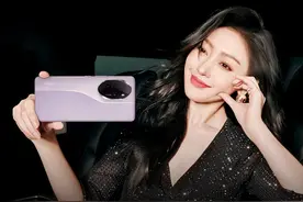 看@Crystal张天爱与#荣耀100一起秀出无死角神颜！全系搭载单反级写真相机，人像随拍即出片！#荣耀100上手体验视频封面