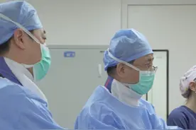 五厘米的#胸主动脉瘤 侵犯到#左锁骨下动脉 ，隔绝胸主动脉瘤保证左锁骨下动脉通畅，手术顺利。#手术室日常 #硬核健康科普行动 #医路前行视频封面