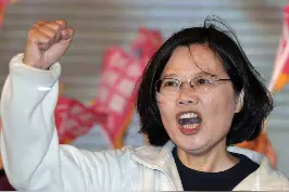 【台湾模拟解放军“攻台”大搞战灾演习】3月31日，台湾举行“民安8号演习”，模拟解放军“攻台”战灾抢救。现场共161辆车1607人参与，动员装备人力堪称史上最多。视频封面