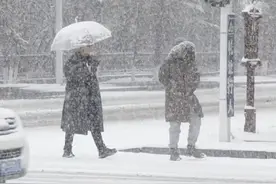 #两极穿越龙江行｜漠河下雪了！快来看雪呀~超浪漫！#漠河 #下雪 #黑龙江美好推荐官  #北国好风光美在黑龙江  #黑龙江杠杠滴视频封面