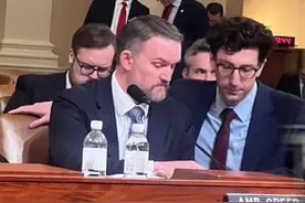 离谱！#美国贸易代表被质问 ：#特朗普 改主意了你刷手机才知道？！#关税视频封面