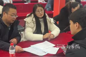 #青海 #西宁 #青海西宁招聘现场年轻人期待收到令人心动的offer   “先就业再择业 先谋生后发展” #就业 #招聘视频封面