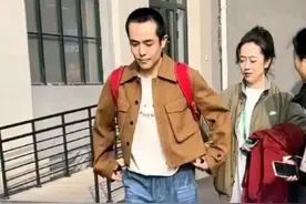 网爆演员王星录制综艺《无限超越班》 #王星#女友陪王星录制新综艺视频封面