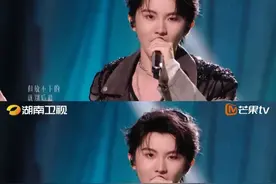 #歌手直播 精彩回顾：
#马嘉祺 用《我不需要每一个人都爱我》唱出少年心声，带着粗粝的真诚，始终保持着向前的决心。#歌手排名 #歌手2025