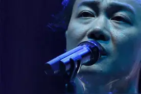 求求你，别再刀了！《跳楼机》真.粤语版！ 其实所谓爱情，从下坠那一刻开始，我就知道，再都翻唔到转头。
但是，至少，我仲可以呃下自己，你仲在乎我。
又或者，你可唔可以帮手，一齐呃下我？
#跳楼机 #陈奕迅 #粤语 #广东歌 #港乐