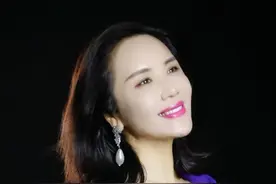 儿时的万花筒里，有野鸽在飞翔...#苹果香 
女高音美声版《苹果香》#王莹声乐艺术视频封面