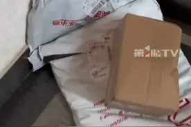 “快递已放家门口”3.2万元被盗刷！快递异常＋自动扣费＋屏幕共享！央视曝光新型诈骗“三连环”。#诈骗 #快递