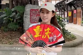 "一条石板路，千年磁器口"
今天苗苗就带你来了解重庆磁器口~
#磁器口 #重庆dou知道 #旅游推荐官 #重庆景点 #环球旅行大玩家视频封面