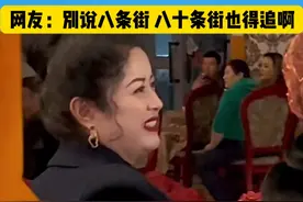 儿子晒出自己的漂亮妈妈，#追了八条街 #太美了视频封面