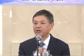 生态环境部部长：从空气滤膜黑白变化，看空气质量的十年之变视频封面