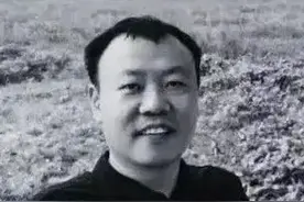 6月12日（报道）年仅39岁！作为大学教师的他，在与渐冻症抗争了16个月后逝世，最终将遗体捐献给国家医学科研#河南dou知道 #大象主播说 @大象新闻主持人刘琳