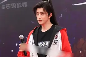 #敖瑞鹏 真的好像我那嘴笨笨地但又很真诚的男友啊！咋这么可爱啊，上去支支吾吾说不出来一句话，逗死我了！#朝雪录 #搞笑 #哈哈哈哈哈哈我要笑死了 #燕迟