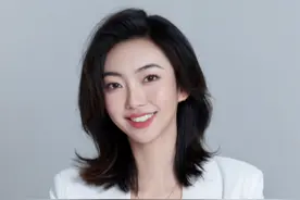 火锅店主救落水儿童溺亡 北京市民到店吃饭放下钱就跑

最近，山东大哥栾留伟勇救三名落水儿童后不幸溺亡。栾留伟的事迹被广泛传播后，北京市民纷纷来到他生前经营的餐馆，以尽自己的绵薄之力。还有些顾客，连饭都顾不上吃，放下钱就跑。一起来看。视频封面