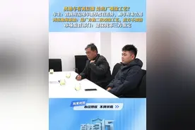 奥迪车有两层漆 是出厂喷涂工艺？
车主：置换时发现车漆厚度有差异，购车时未告知
河南豫海新迪：是厂方的二次喷涂工艺，店方不知情
市场监管部门：建议找第三方鉴定#奥迪 #奥迪车有两层漆视频封面