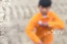 #男孩早上5点到工地将挖机开走2公里  。挖机师傅：他无师自通，我感觉是个天才！孩子放走了，已联系上家长正沟通协商赔偿。视频封面