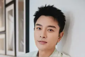 李小璐刚爆出绯闻就和贾乃亮同台演唱，内娱的瓜是越扒越精彩！视频封面