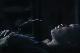 这种真菌孢子非常恐怖，人类一旦吸入身体就会源源不断的长出蘑菇