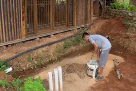 这个鱼池我做在竹屋落地窗前，开门就能赏鱼，这次做个豪华点的过滤防水全安排上#小院改造 #鱼池改造  #新农人计划2024 #乡村生活家视频封面