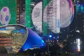 #杭州钱江新城上新国足主题灯光秀 为即将到来的世预赛杭州主场造势，为国足加油助威！（供稿：风盛传媒）视频封面