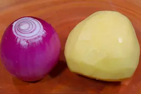 土豆搭配洋葱，教你一个神仙吃法，一次3斤不够吃，太香了视频封面