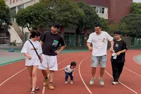 趁暑假带小叔子和我弟弟妹妹出去玩 一直都想带弟弟出去玩，但之前才毕业没有钱，今天终于实现了。看到他们开心的样子，真的很幸福。#日常vlog视频封面