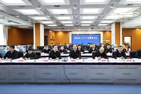 毛伟明在省公安厅交警总队检查春运安全工作视频封面