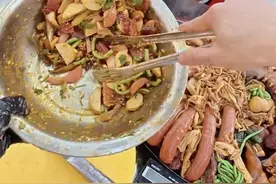 爆火的X师傅大锅卤菜是群演？回应称是被故意黑的，自称3天学费2980元，包教包会视频封面
