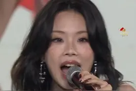 福州妹 @万妮达Vinida 《Queendom》、《药到病除》（The Cure）》和在 #第十三届中国大学生电视节 # 上的福州方言说唱歌曲《七溜八溜》超燃舞台混剪来了！#万妮达献唱中国大学生电视节 #