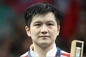 奥运冠军竟然隐藏了这么多军人，汪顺海军，樊振东少尉，最高的他正师级待遇#刘国梁 #林丹 #杨家玉 #王皓 #宁泽涛视频封面