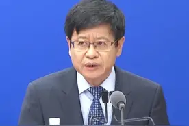 专家研判：今冬明春将有流感与新冠叠加风险视频封面