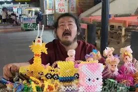 靠捡垃圾15年捐赠上百万的“跪行巨人”胡雷再次奔赴贵州榕江灾区，取出直播所有收入援助榕江！#洪水 #胡雷 #跪行巨人 #贵州视频封面