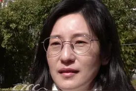 “共和国勋章”获得者黄旭华院士在武汉逝世
吹口琴、打杨琴、拉二胡、纳被子、做集邮册……
他也是女儿眼中多才多艺的爸爸黄旭华#送别国之脊梁黄旭华 #沉痛悼念中国工程院院士黄旭华视频封面