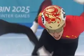 韩国队犯规  林孝埈摔倒  中国队获得亚冬会短道速滑男子5000米接力铜牌  解说：在对手犯规、使出很多办法之后  还能顽强顶住  这是一块金灿灿的铜牌  价值连城的铜牌视频封面