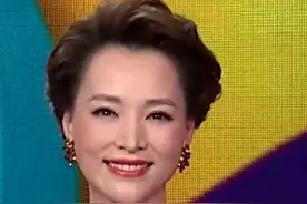 这是央视最严重的一次直播事故，却是主持人董卿的高光时刻。#董卿 #央视救场 #礼仪教养 #传统文化 #央视视频封面