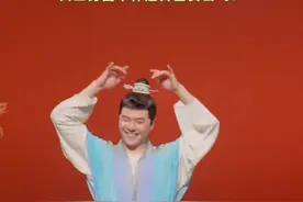 书生意气须尽欢，天工男团举杯起舞全员会飞！#舞剧天工开物 专属我们中国人的舞蹈美学#舞剧 #中式美学 #东方美 （来源：新华社 编辑：刘菁文 审核：张雷）视频封面