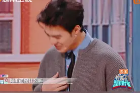 #陈昊森慢热型但热得快  #陈昊森热到湿透也不脱  慢热的@陳昊森  穿上毛衣，秒变“热得快”。为了形象好看，昊森热到湿透也不脱衣服，真的太拼啦。