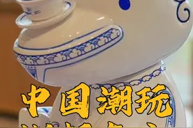 什么牛这么牛？既是“镇水神兽”，又是“镇馆之宝”。哦，原来是成都博物馆的镇水石犀牛啊！当文物变身潮玩，文化传承也可以“镇”有趣！#中国潮玩潮起东方 #成都博物馆 #镇水石犀视频封面