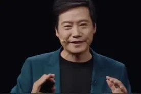 5月22日晚，北京。在小米举办15周年战略新品发布会上，雷军详细介绍全新玄戒O1芯片（小米自主研发设计的手机SoC芯片），并全方位和苹果芯片跑分进行了对比，雷军表示：“苹果是全球顶尖水平，不可能一上来就吊打。我们做得好的地方付出了很多努力，如果大家看到我们有超越苹果的地方，请大家给我们鼓个掌。”