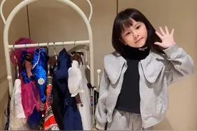 广西学生三月三竟集体穿越，教室秒变民族时装秀！ #广西三月三有多好玩 #广西三月三 #民族服装 #骗你生女儿 #上学日常视频封面