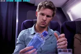 飞机途中遇到气流，机舱诡异的事情接连发生！ #我的观影报告